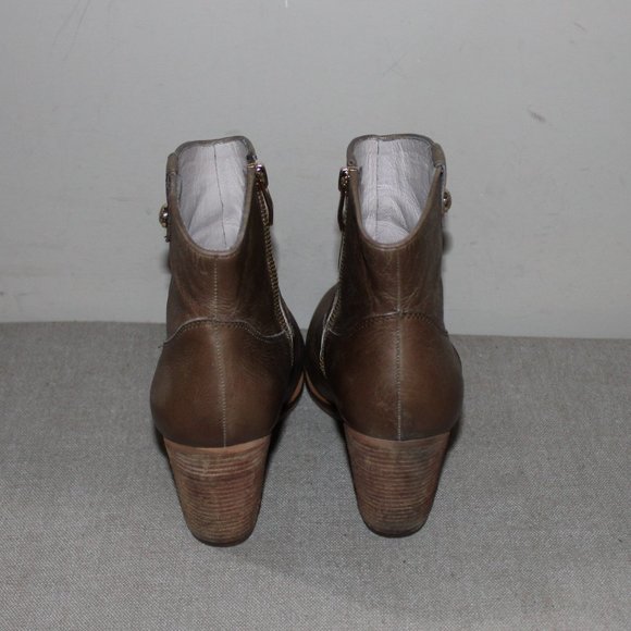 LADIES VINCE CAMUTO ANKLE BOOTS - 9 M - DARK TAN LEATHER - Picture 4 of 9
